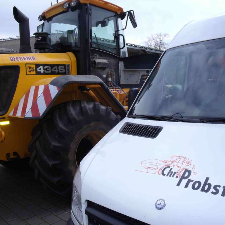 Radlader und Werkstattfahrzeug